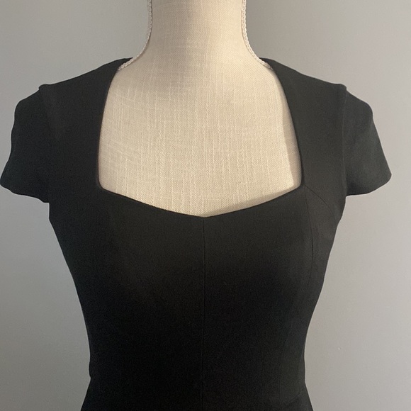 Banana Republic Black Cap Sleeve Dress - Size 0P - Like New! - Picture 3 of 4